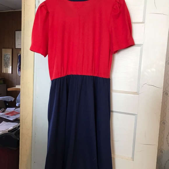 Fresh from Laurie’s closet - Picture 2 of 4